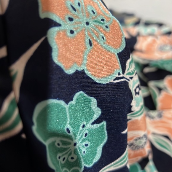 Jaclyn Smith Stretchy Scoop Neck Short Sleeve Metallic Floral Blouse Size XL - Picture 11 of 11